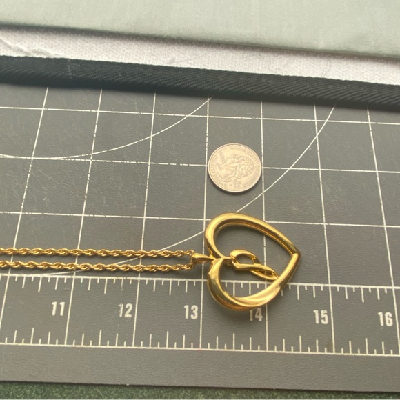 VTG AVON Open Heart Pendant with Initial “P” Dangling Center Charm Necklace - Picture 9 of 10